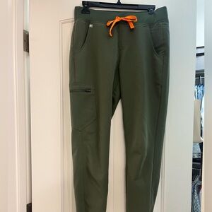 FIGS Moss Zamora joggers size small